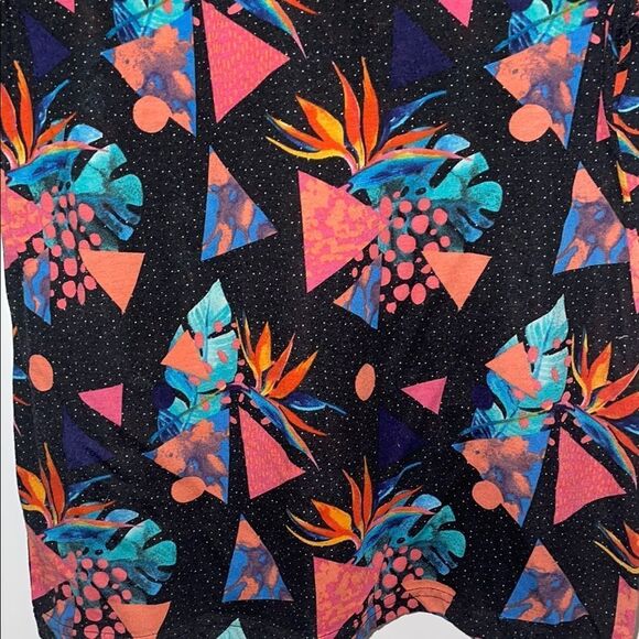 Colorful Geometric Print T-Shirt - Picture 8 of 8